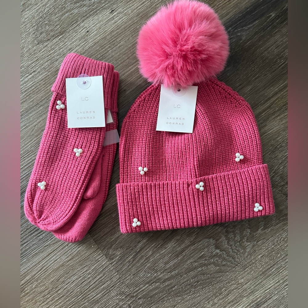 Women’s hat and mittens set